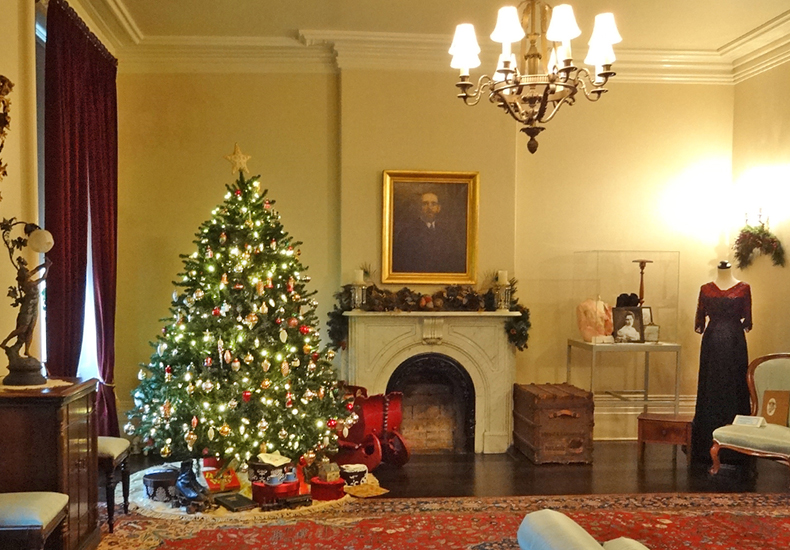 The Oakville Museum decorated for the holidays.