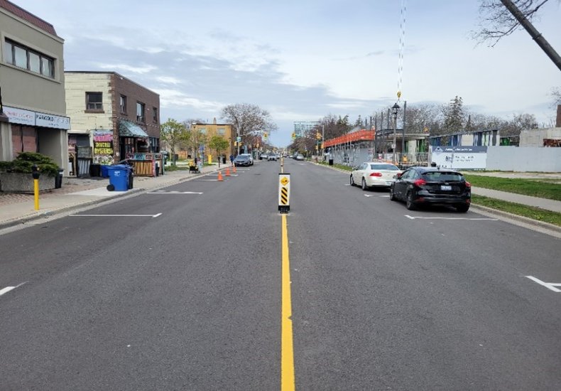 Flexible bollard